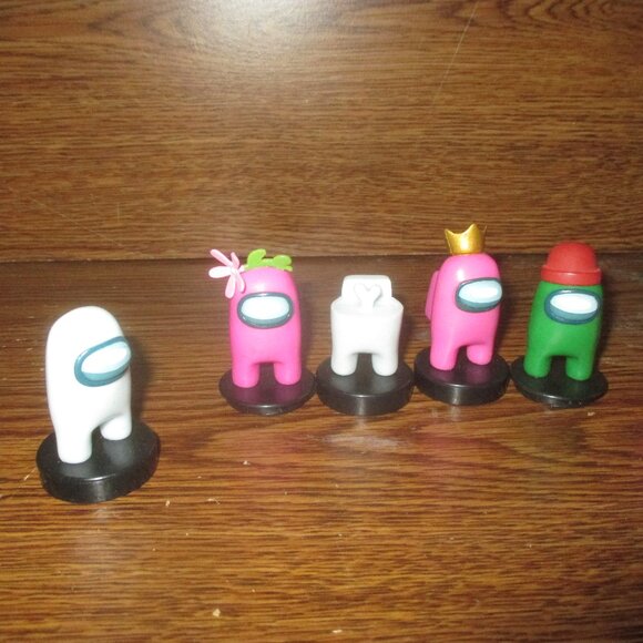 Lot of 8 Among Us 2" vinyl videogame Figures (7 stampers and figure) - Picture 2 of 9